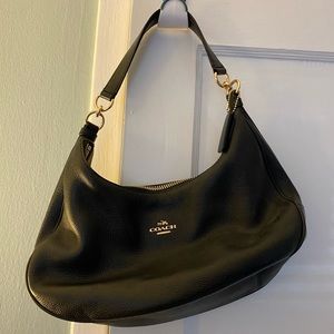 Coach shoulder bag with longer strap included